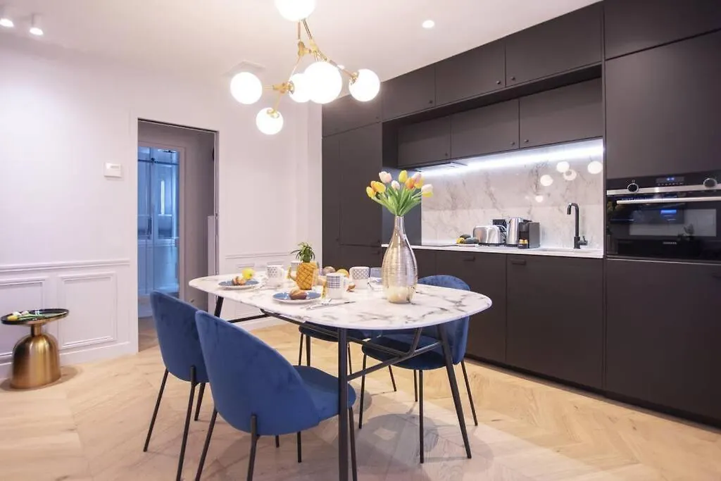 Chic & Fully-Equipped Apartment In Le Marais Paris